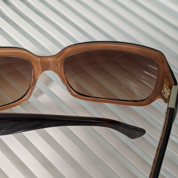 Coach sunglasses w)orig box and cloth - Picture 5 of 8